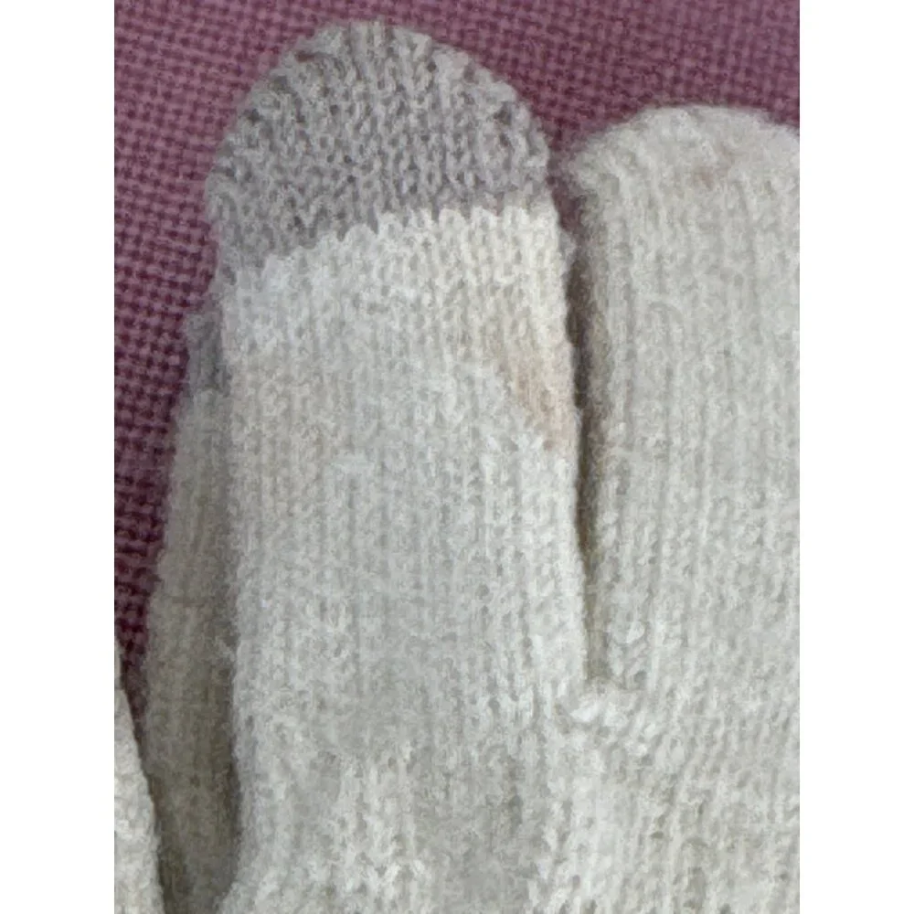 Hat Attack Frosty Touch Gloves in Ivory One Size Womens Smart Mittens